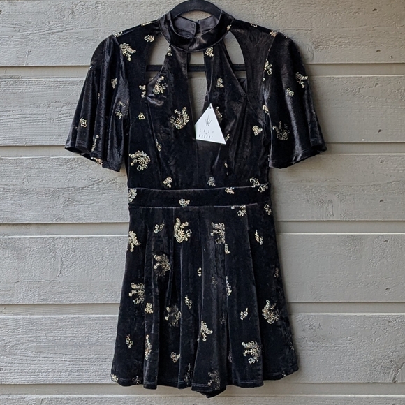 NWT Lost + Wander Genevieve Black Velvet Embroidered Romper Size XS - Picture 14 of 14